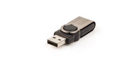 USB flash sürücü closuep beyaz zemin üzerine