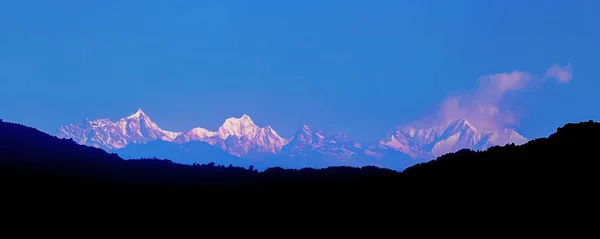 ヒマラヤ カンチェンジュンガ地域、山の風光明媚なパノラマ ビュー — ストック写真