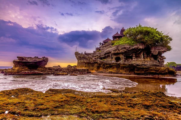 Ta-nah Lot Temple, Bali, Indonesia.vivid tono de color — Foto de Stock