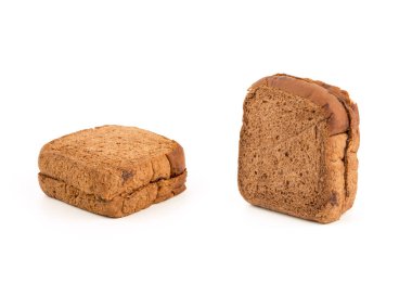 Beyaz arka plan üzerinde stüdyo çekimi izole ev yapımı kek