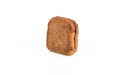 Beyaz arka plan üzerinde stüdyo çekimi izole ev yapımı kek