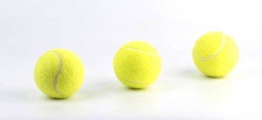 Tenis topu beyaz arkaplanda izole