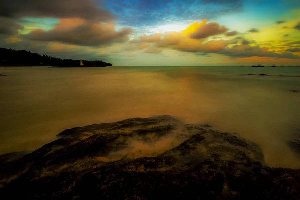 Τοπίο της παραλίας khao Λακ Phang Nga Ταϊλάνδη, ζωηρό χρώμα — Φωτογραφία Αρχείου