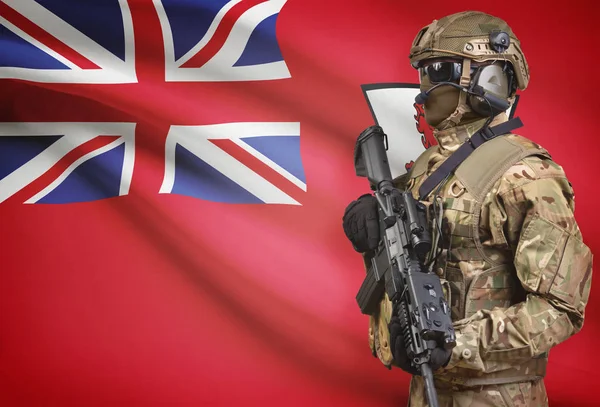 Soldier in helmet holding machine gun with flag on background series - Bermuda — Stock Photo, Image