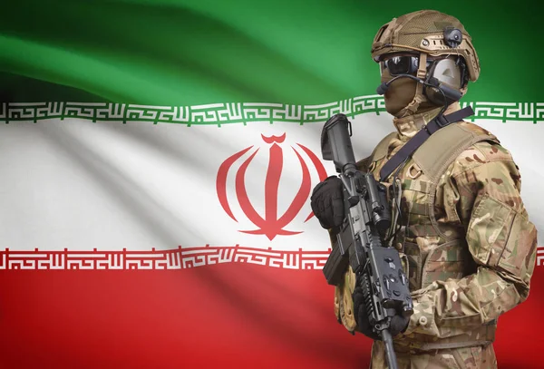 Soldier in helmet holding machine gun with flag on background series - Iran — Stok Foto