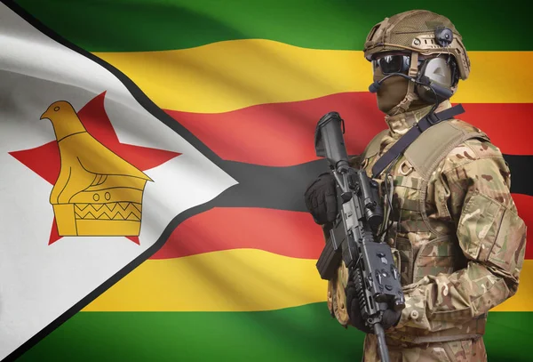 Soldier in helmet holding machine gun with flag on background series - Zimbabwe — Stock Photo, Image