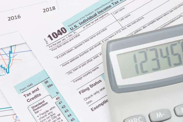 Neat calculator over US 1040 Tax Form — Stock Photo, Image