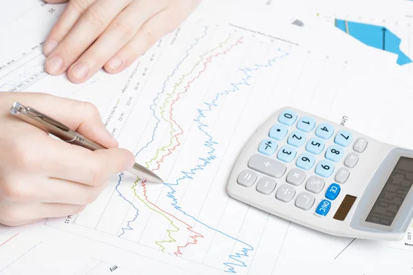 Studio shot of financial analyst working with market data — Stock Photo, Image