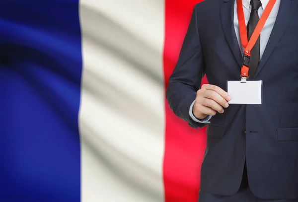 ビジネスマンに背景に - 国旗ストラップつかまって名前カード バッジ フランス — ストック写真
