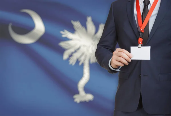 Επιχειρηματίας εκμετάλλευση σε ένα κορδόνι με σήμα ΗΠΑ κράτους σημαίας για φόντο - Νότια Καρολίνα — Φωτογραφία Αρχείου