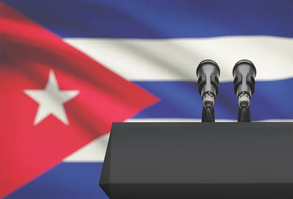Púlpito e dois microfones com uma bandeira nacional no plano de fundo - Cuba — Fotografia de Stock