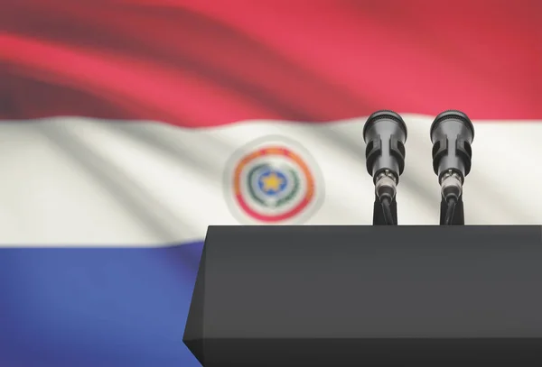 Амвон и два микрофона с флагом на фоне - Парагвай — стоковое фото