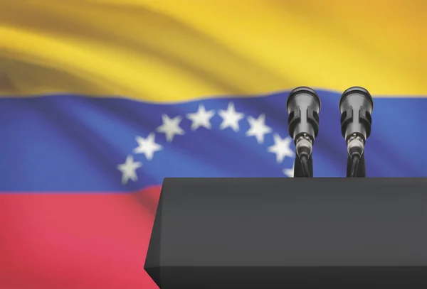 Kazatelna a dva mikrofony s národní vlajkou na pozadí - Venezuela — Stock fotografie