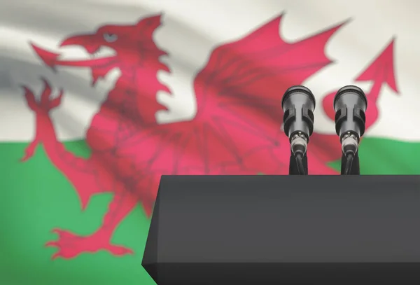 Kanzel und zwei Mikrofone mit einer Nationalflagge auf Hintergrund - Wales — Stockfoto