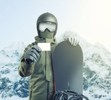 Dağ ile boş Asansör geçişte arka planda tutan genç snowboard. Vintage etkisi filtre uygulanmış görüntü: çapraz işleme.