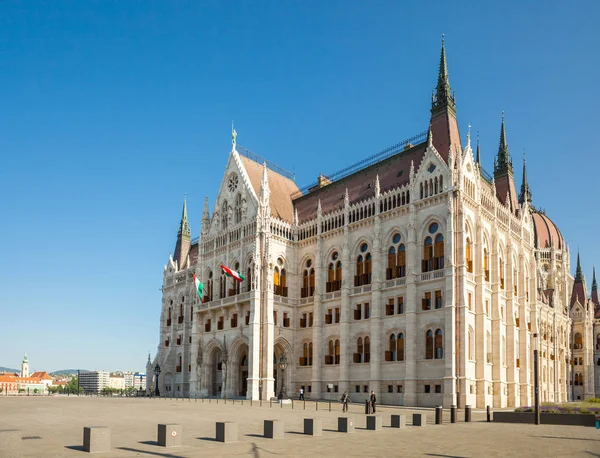 Budapest, Hungría - 16 de junio de 2016: Edificio del Parlamento Húngaro —  Fotos de Stock