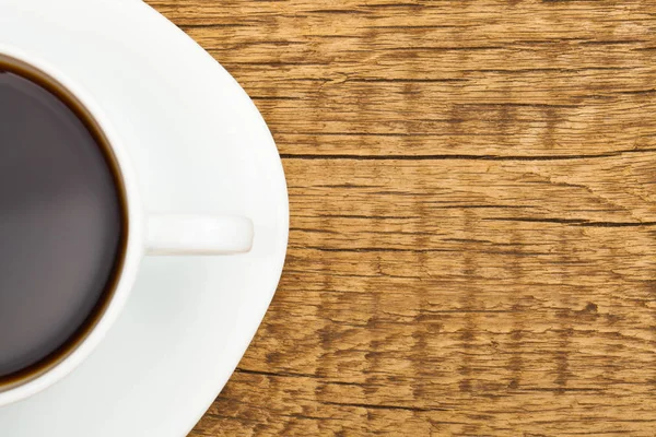Close-up shot van een kopje koffie op oude houten tafel — Stockfoto