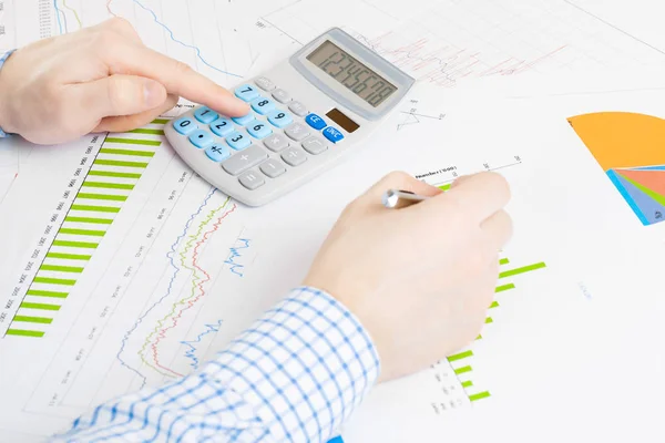 Banking, taxing and all things related with world of finance - business man busy doing some calculations at the desk — Stock Photo, Image