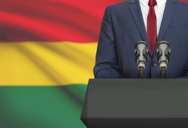 İşadamı veya arka plan üzerinde - Bolivya Ulusal bayrak ile bir minber arkasından konuşma yapma politikacı