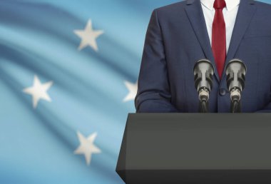 İşadamı veya arka plan üzerinde - Mikronezya bir minber ile ulusal bayrak arkasından konuşma yapma politikacı