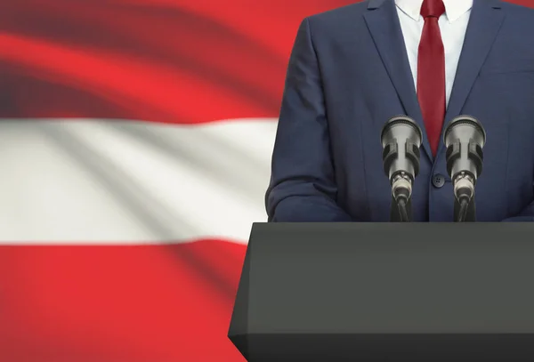 Affärsman eller politiker att göra tal bakom en predikstol med flagga på bakgrunden - Österrike — Stockfoto
