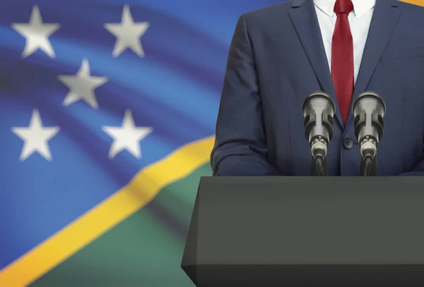 商人或政治家发表的演讲，从讲坛与国旗背景-所罗门群岛 — 图库照片