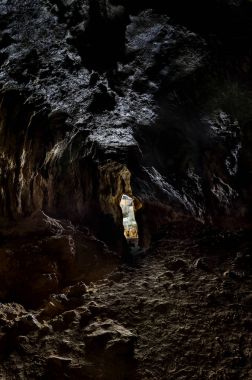 bir mağara içinde bir Templar Şapel görünümünü