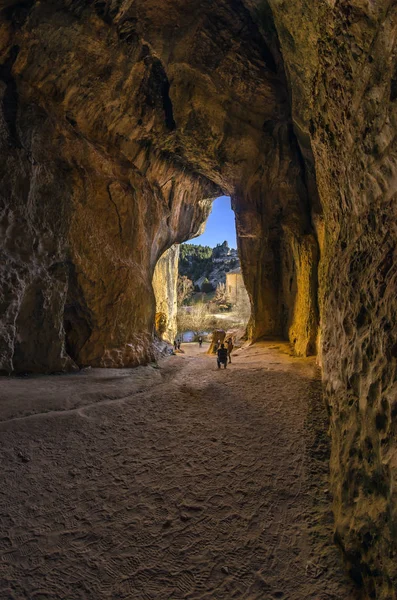 Vista de uma capela templária de dentro de uma caverna — Fotografia de Stock