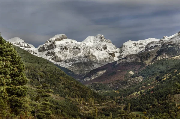 Sierra de Vernera dal Circo di Aisa — Foto Stock