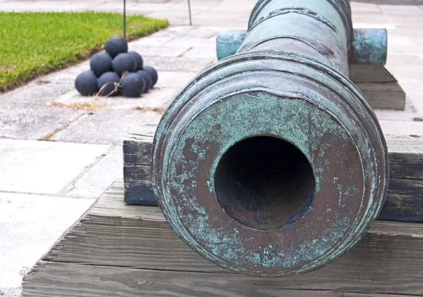 Canhão em um forte velho — Fotografia de Stock