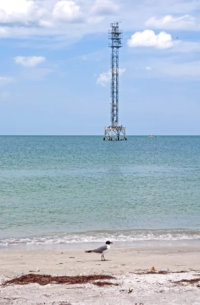 Torre de agua en el océano — Foto de Stock