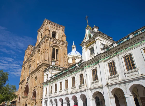 Zijaanzicht van de kathedraal van Cuenca — Stockfoto