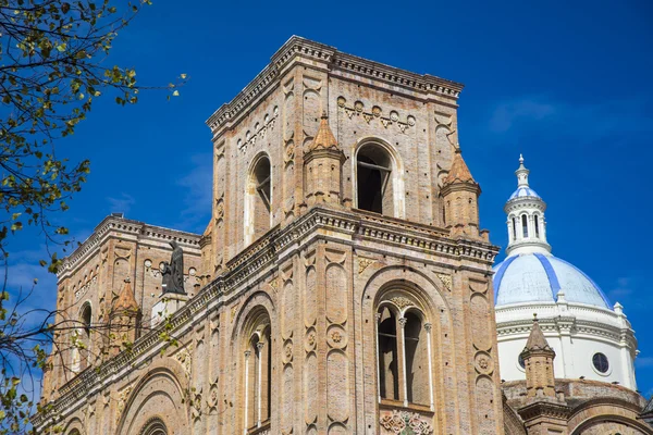 Zijaanzicht van de kathedraal van Cuenca — Stockfoto