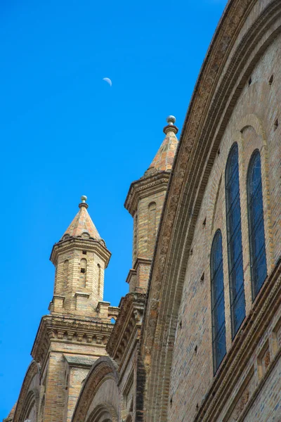 Un côté de la cathédrale de Cuenca — Photo