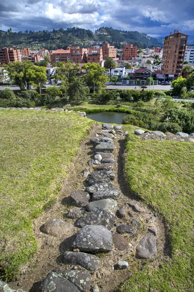 Murallas de piedra de las ruinas de Pumapungo — Foto de Stock