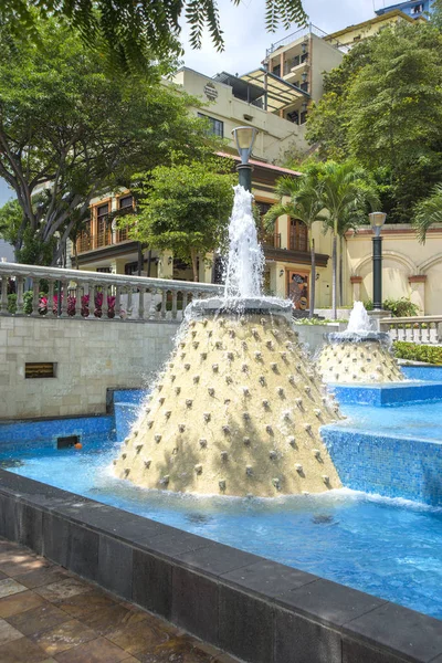Водные фонтаны Гуаякиля — стоковое фото