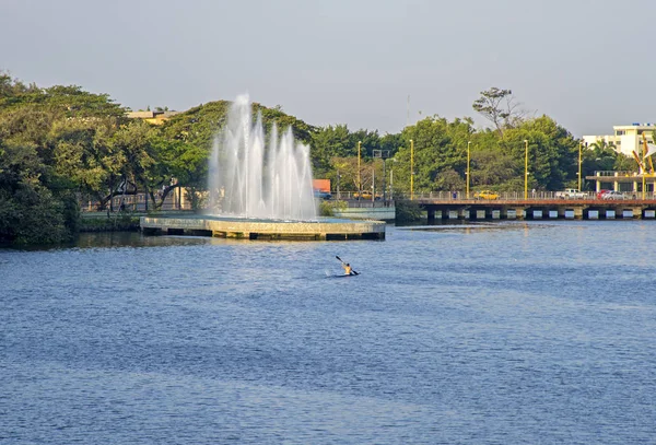 湖和喷泉在瓜亚基尔 — 图库照片