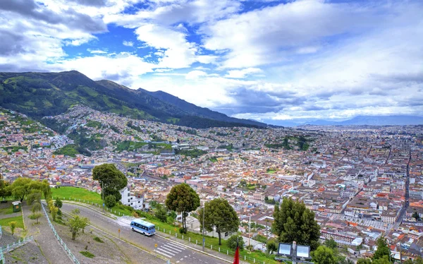 Vysoká pohled z města Quito — Stock fotografie