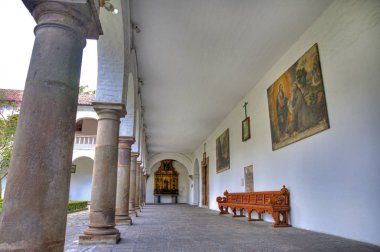 Kilise iç veranda koridorları