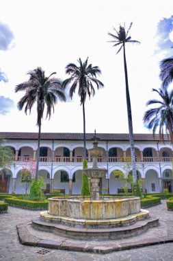 Avlu San Francisco Kilisesi