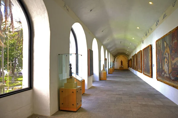 Pasillo interior de un museo — Foto de Stock