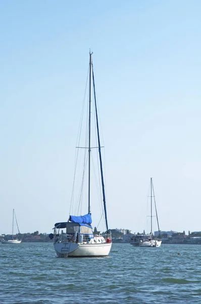 Barcos à vela no mar — Fotografia de Stock