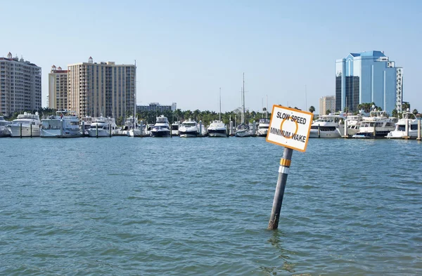 Slow Speed sign in the water — Stock Photo, Image