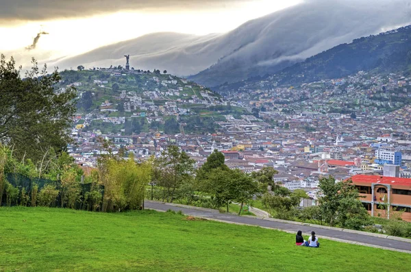 Centro de Quito en una tarde nublada — Foto de Stock