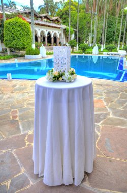 Mumluk çiçek süslemeleri ile