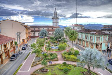 Zaruma'nın ana plaza'nın görünümü
