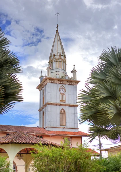 Zaruma de kathedraal en steeple — Stockfoto