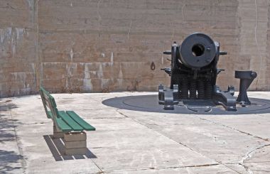 Yeşil tezgah ve demir savaş topu