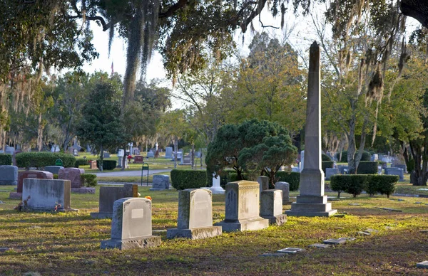 Crypts and tombs at a cemetery — Stock Photo, Image