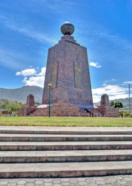 Orta dünya cazibe Anıtı